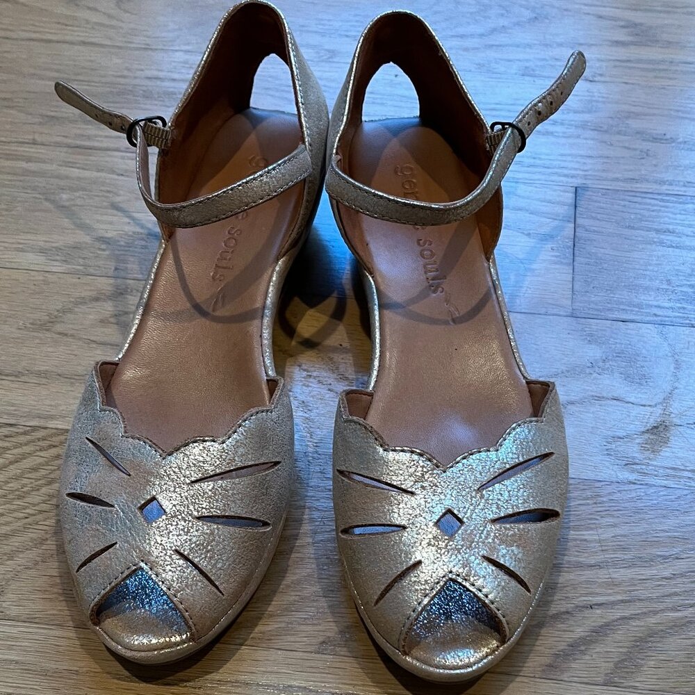 Gold Gentle Souls size 8